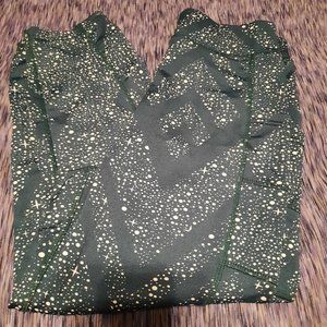 Size Medium POP Fit Crop Leggings